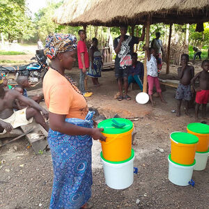 dame-met-ontvangen-tulip-filte